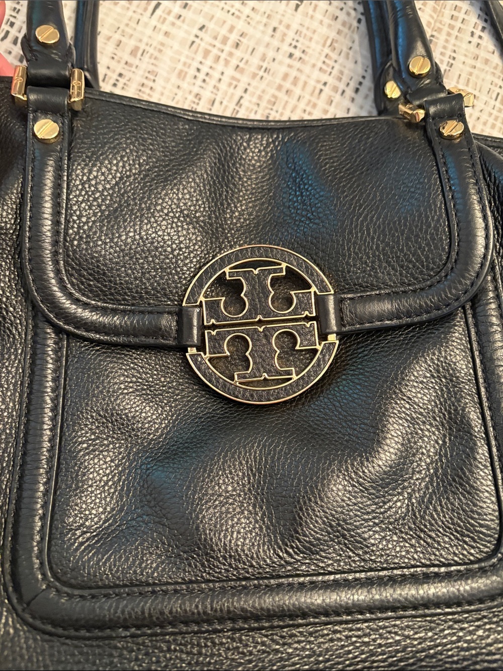 Tory Burch Black Leather Shoulder Bag with Gold Logo - Picture 6 of 11